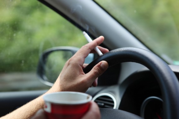 Hướng dẫn cách khử mùi thuốc lá trong ô tô