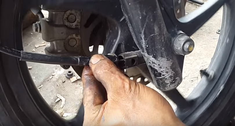 Hướng dẫn cách thay dây công tơ mét xe máy - thợ sửa xe