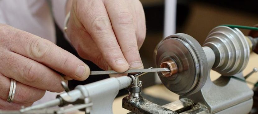 Cách lắp đặt và vận hành máy tiện