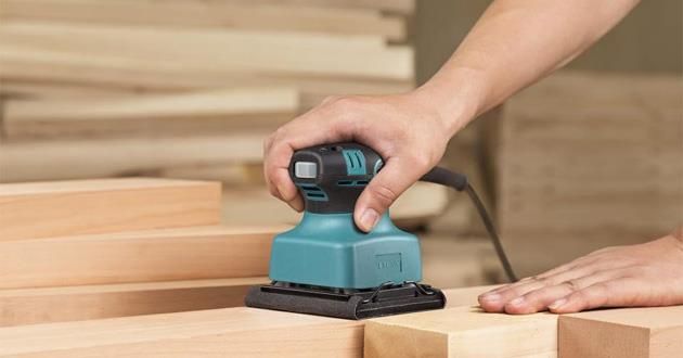 Cách gắn giấy nhám vào máy chà nhám gỗ