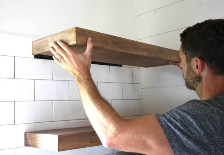 Cách đóng kệ gỗ nhà bếp treo tường trang trí