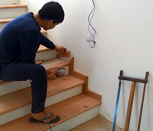 Hướng dẫn lắp đặt mặt bậc cầu thang gỗ